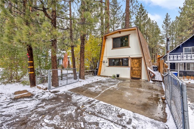 Detail Gallery Image 1 of 1 For 725 Elysian Bld, Big Bear City,  CA 92314 - 2 Beds | 1 Baths