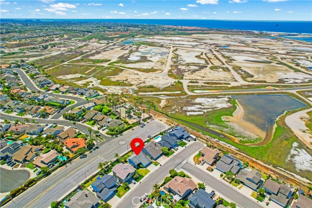 18202 Foss Lane, Huntington Beach CA: https://media.crmls.org/medias/b3218a05-bb98-45f1-8767-5c0b63e8d222.jpg
