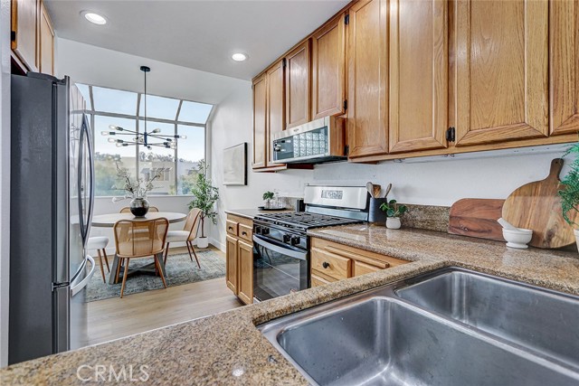 Detail Gallery Image 8 of 39 For 501 Herondo #18,  Hermosa Beach,  CA 90254 - 3 Beds | 2 Baths