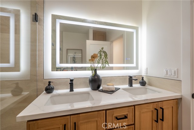 Detail Gallery Image 16 of 35 For 1719 Landis, Burbank,  CA 91504 - 6 Beds | 4 Baths