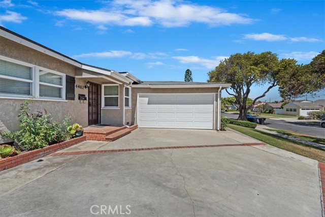 4402 Highgrove Avenue, Torrance CA: https://media.crmls.org/medias/b3228946-b823-44ec-b4c0-f1c62cc0e6c0.jpg