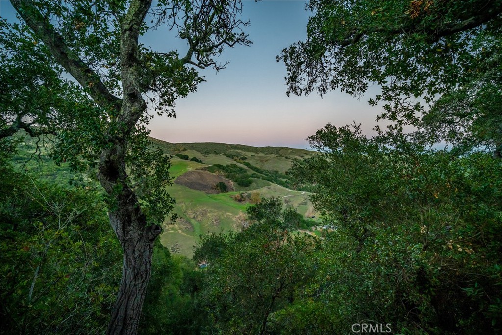 https://media.crmls.org/medias/b322bb26-e1b7-4611-9e5d-869e90b411ca.jpg?preset=X-Large