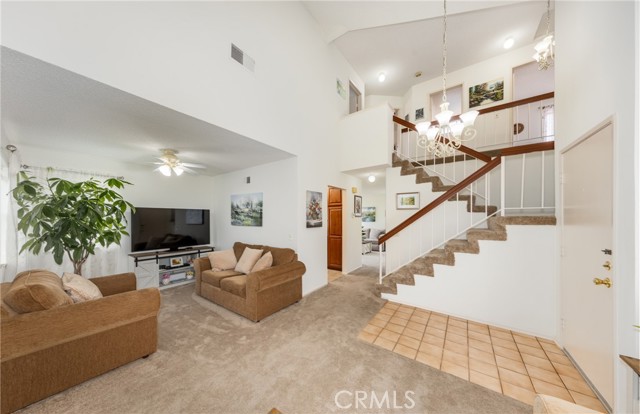 Detail Gallery Image 9 of 27 For 1228 W Woodcrest Street, Bloomington,  CA 92316 - 5 Beds | 2/1 Baths