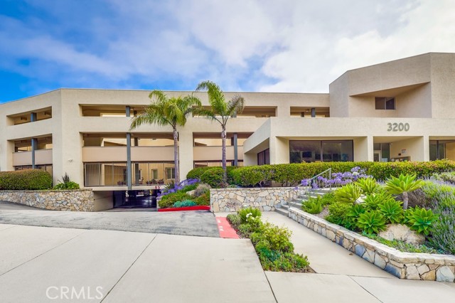 3200 La Rotonda Drive, Rancho Palos Verdes CA: https://media.crmls.org/medias/b3242043-0ac6-44fe-9d3a-b632633c29d1.jpg