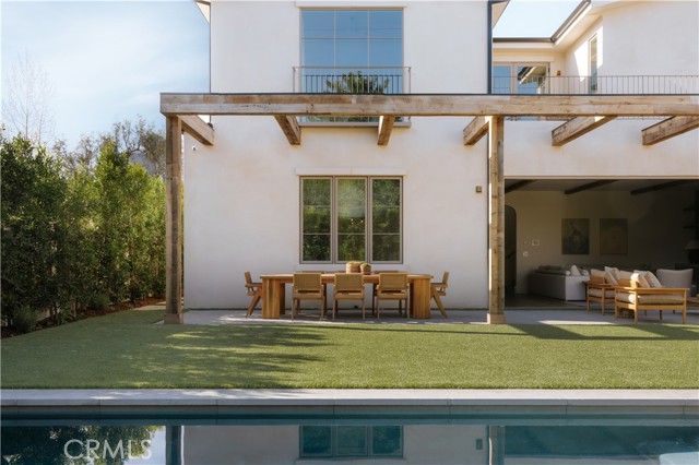 Detail Gallery Image 46 of 50 For 4748 Noble Ave, Sherman Oaks,  CA 91403 - 5 Beds | 5/1 Baths