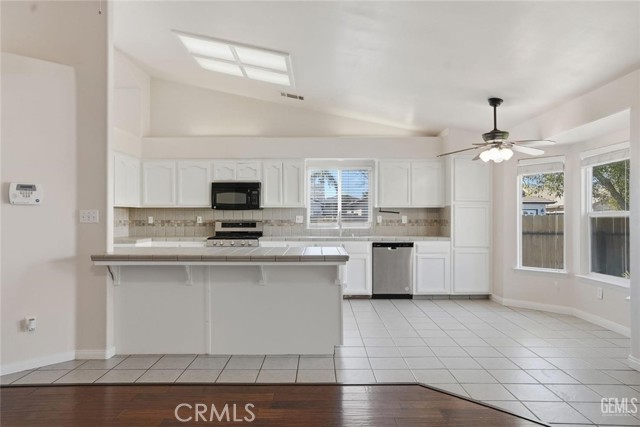 Detail Gallery Image 8 of 18 For 11130 New Forest, Bakersfield,  CA 93312 - 4 Beds | 2 Baths