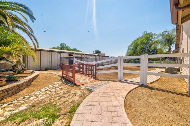 21551 Via Liago, Perris CA: https://media.crmls.org/medias/b32526d7-e83a-427e-aacf-f78921f560aa.jpg