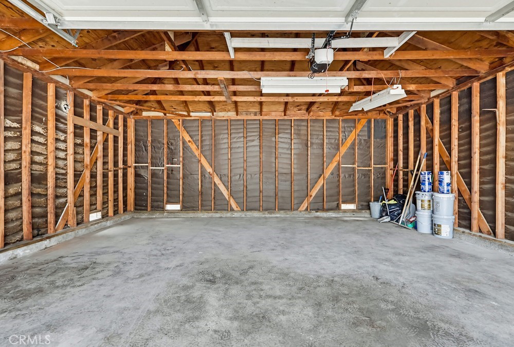 https://media.crmls.org/medias/b3258aaa-d5ff-41c9-9d45-a942bded65dd.jpg?preset=X-Large