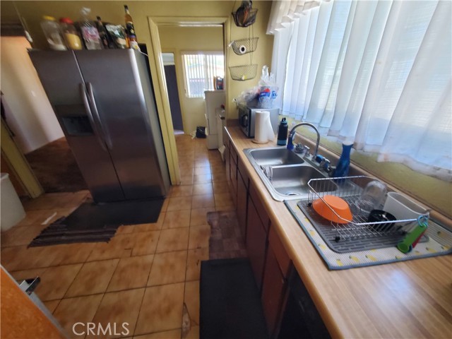 Detail Gallery Image 3 of 18 For 1933 W 43rd Pl, Los Angeles,  CA 90062 - 4 Beds | 2 Baths