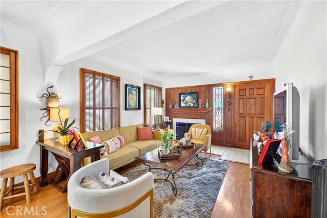 Detail Gallery Image 5 of 35 For 40 La Verne Ave, Long Beach,  CA 90803 - 4 Beds | 3 Baths