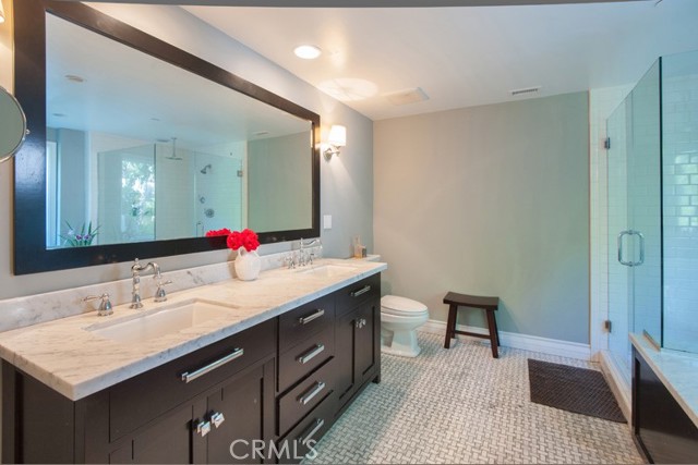 Detail Gallery Image 17 of 27 For 7120 Pacific View Dr, Los Angeles,  CA 90068 - 5 Beds | 4 Baths