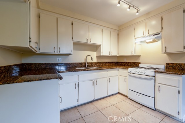 4700 Clair Del Avenue, Long Beach CA: https://media.crmls.org/medias/b3269bb6-9ab8-444c-982c-04ee9e6609fe.jpg