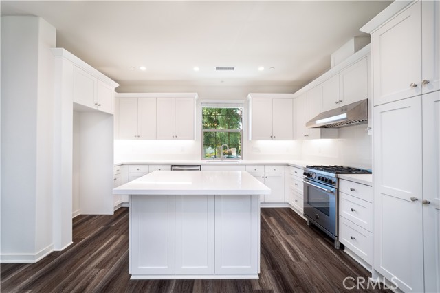 102 Anthology, Irvine CA: https://media.crmls.org/medias/b326cffc-2a12-4635-b0f2-dd60b60bc60d.jpg