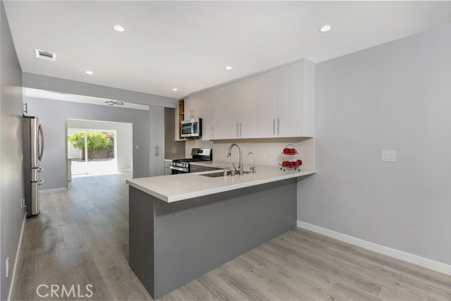 Detail Gallery Image 6 of 30 For 17710 Martha St, Encino,  CA 91316 - 3 Beds | 2 Baths