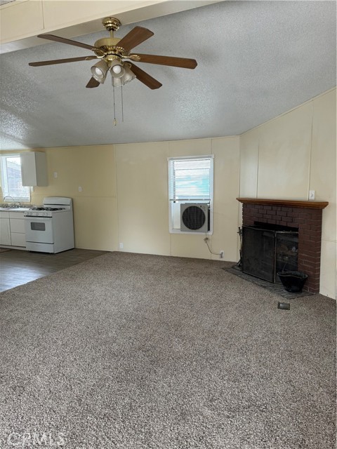 Detail Gallery Image 4 of 13 For 216 Eastern Ave, Taft,  CA 93268 - 3 Beds | 2 Baths