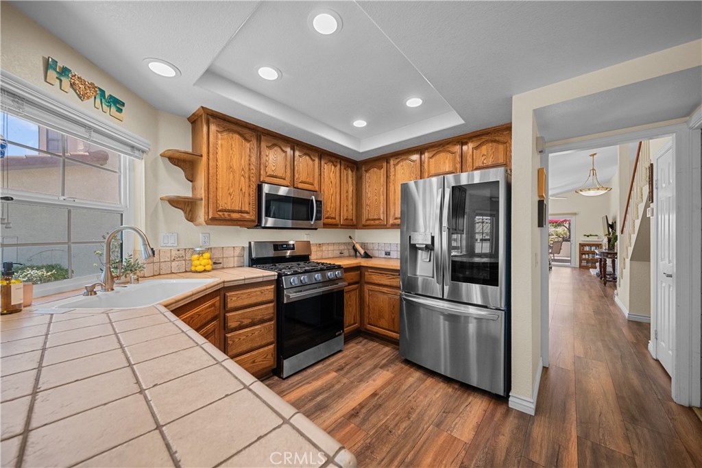https://media.crmls.org/medias/b327571b-185e-44e9-a8ad-dbfe14fd8051.jpg?preset=X-Large