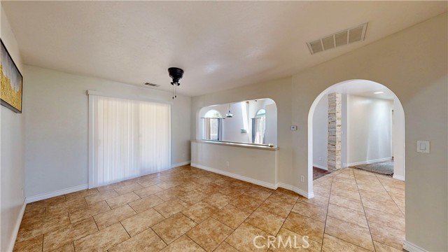 15460 Mandan Road, Apple Valley CA: https://media.crmls.org/medias/b327c0e0-6ad9-4b88-99ba-21766d69e70c.jpg