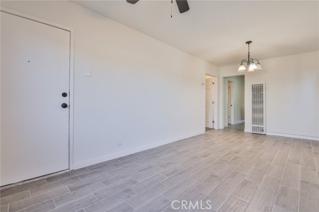 Detail Gallery Image 4 of 28 For 1962 E 114th St, Los Angeles,  CA 90059 - 2 Beds | 2 Baths