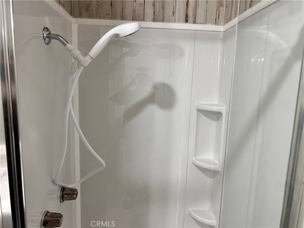 https://media.crmls.org/medias/b328620e-8077-48e5-99ec-c2f4ae43c709.jpg?preset=X-Large