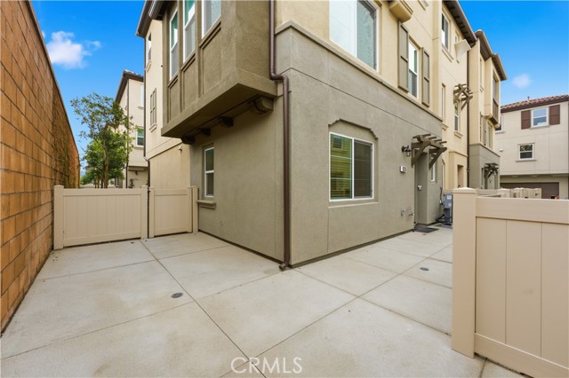 Detail Gallery Image 2 of 55 For 9335 via Azul, Pico Rivera,  CA 90660 - 3 Beds | 3 Baths