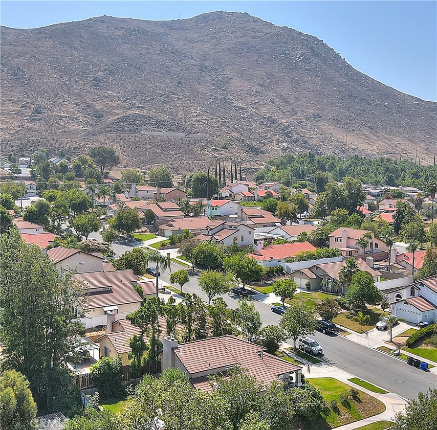 https://media.crmls.org/medias/b3292cee-433f-4d94-9591-c5e7860b596b.jpg?preset=X-Large