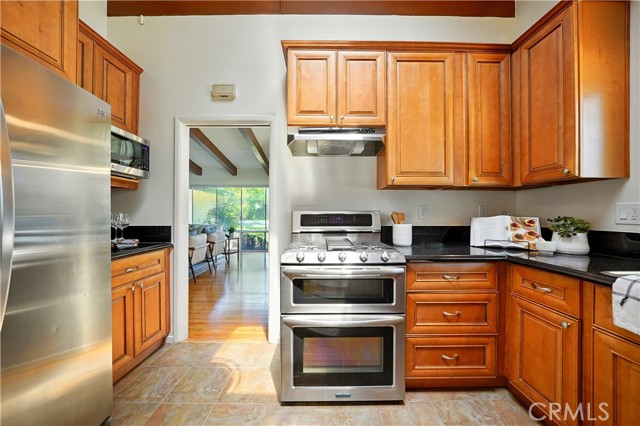 Detail Gallery Image 11 of 31 For 1075 Bryant Rd, Long Beach,  CA 90815 - 3 Beds | 3 Baths