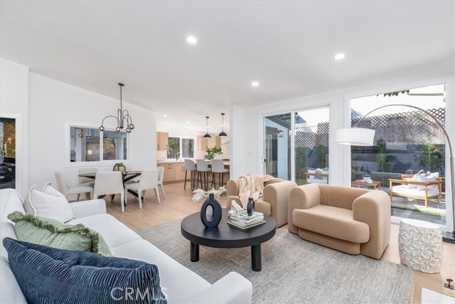 Detail Gallery Image 8 of 29 For 9921 Westwanda Dr, Beverly Hills,  CA 90210 - 2 Beds | 2 Baths