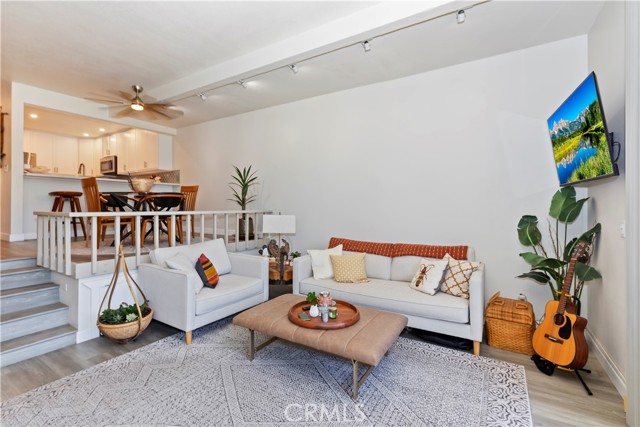 Detail Gallery Image 9 of 30 For 5226 Marina Pacifica Dr, Long Beach,  CA 90803 - 1 Beds | 1/1 Baths