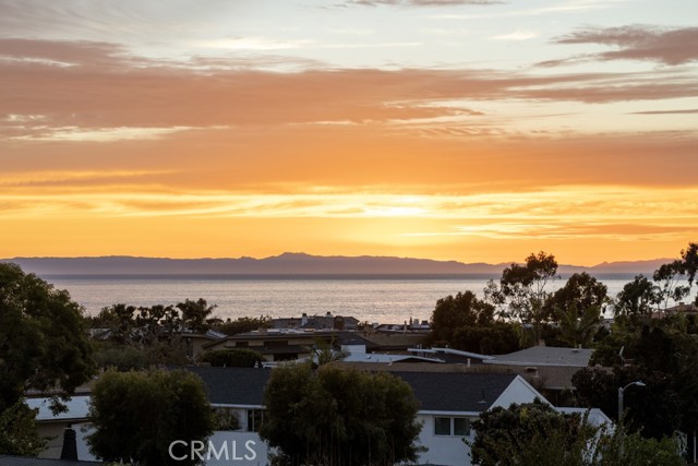 Detail Gallery Image 4 of 5 For 511 Seaward, Corona Del Mar,  CA 92625 - 4 Beds | 5/1 Baths