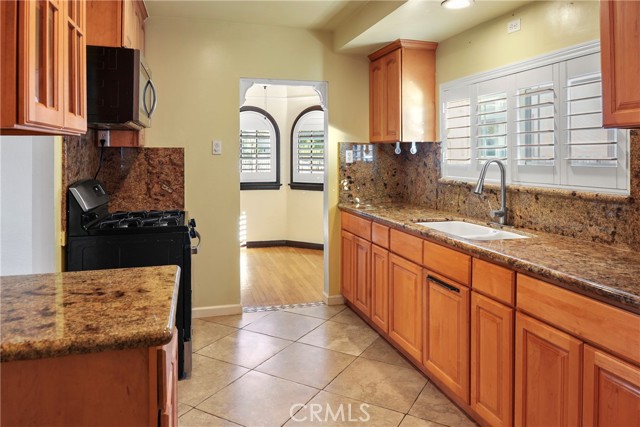 Detail Gallery Image 6 of 26 For 8465 San Carlos Ave, South Gate,  CA 90280 - 2 Beds | 1 Baths