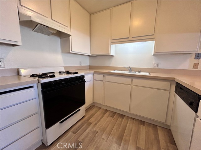 Detail Gallery Image 5 of 14 For 25930 Narbonne, Lomita,  CA 90717 - 2 Beds | 2 Baths