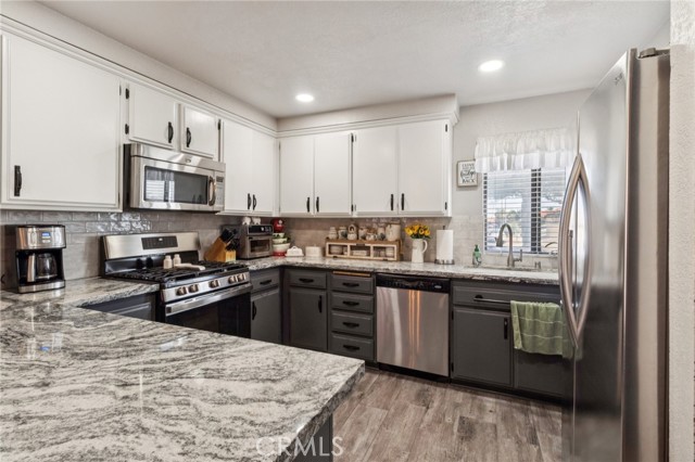 16281 Tokay Street, Victorville CA: https://media.crmls.org/medias/b32ba9f8-83cf-4072-ba9e-a3af9d98c863.jpg