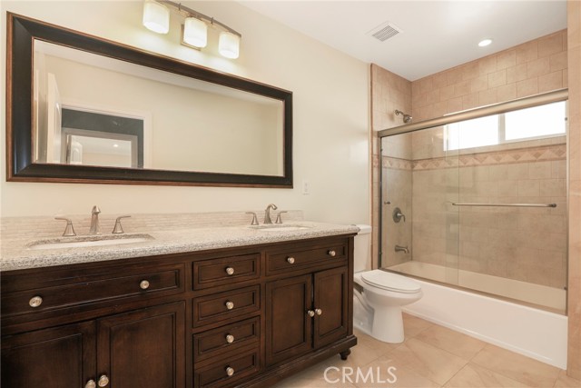 Detail Gallery Image 14 of 24 For 17561 Bullock St, Encino,  CA 91316 - 3 Beds | 2 Baths