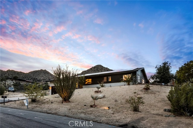 Detail Gallery Image 2 of 54 For 53988 Pinon, Yucca Valley,  CA 92284 - 3 Beds | 2 Baths