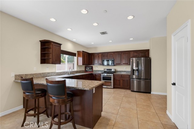 Detail Gallery Image 12 of 54 For 22270 Pinto Dr, Canyon Lake,  CA 92587 - 4 Beds | 3 Baths