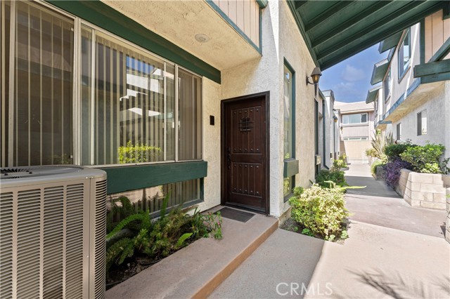 Detail Gallery Image 3 of 18 For 5307 N Barranca Ave #I,  Covina,  CA 91722 - 2 Beds | 2 Baths