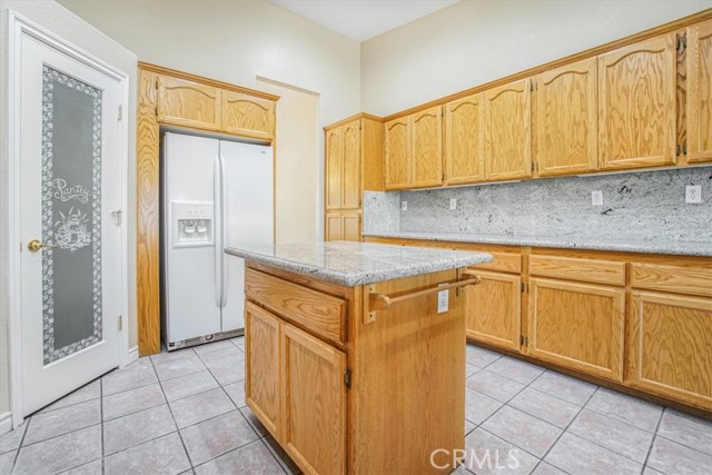 6940 Oak Vista Lane, Oak Hills CA: https://media.crmls.org/medias/b32ec818-9d99-487a-a070-5cf6c33c7866.jpg