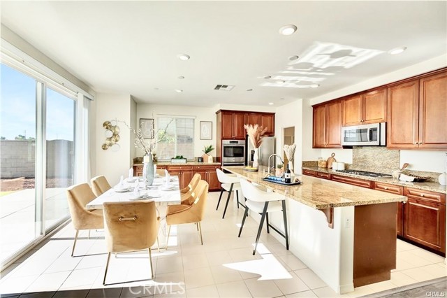 Detail Gallery Image 10 of 24 For 13300 Winslow, Rancho Cucamonga,  CA 91739 - 5 Beds | 3 Baths