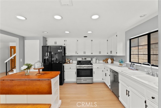 Detail Gallery Image 14 of 60 For 18826 Cabral, Canyon Country,  CA 91351 - 5 Beds | 3 Baths