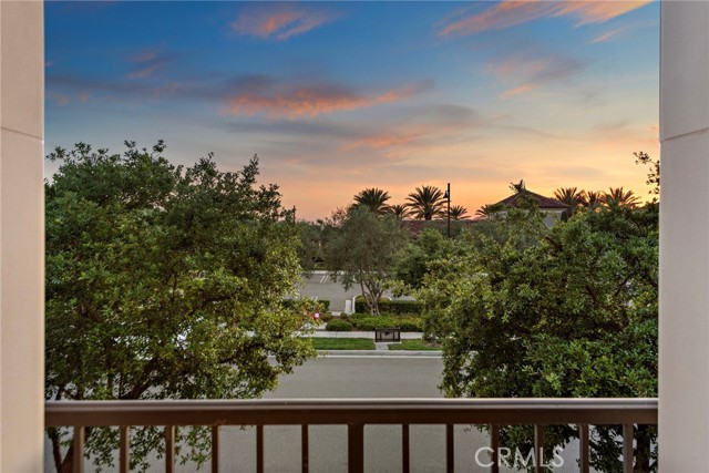 166 Villa Rdg, Irvine CA: https://media.crmls.org/medias/b33024e4-46aa-4f4f-b35f-5f0e3bef984e.jpg