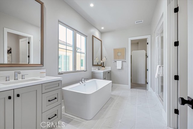 100 Bozeman, Irvine CA: https://media.crmls.org/medias/b3305f7e-6566-44e2-9e1c-8429d4812588.jpg