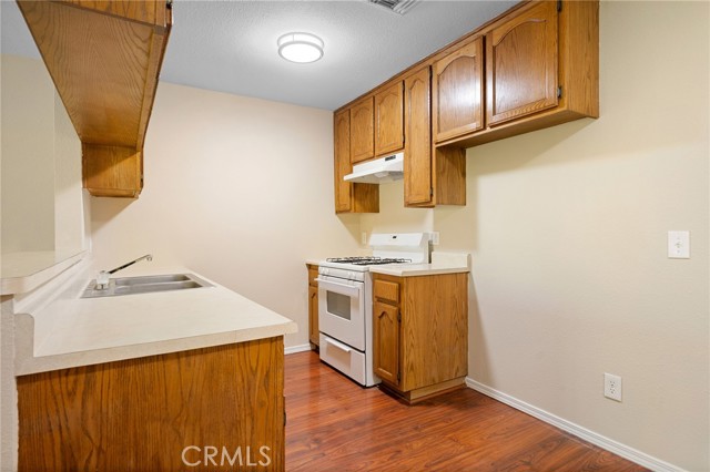 Detail Gallery Image 9 of 18 For 3807 W Victory Bld, Burbank,  CA 91505 - 1 Beds | 1 Baths