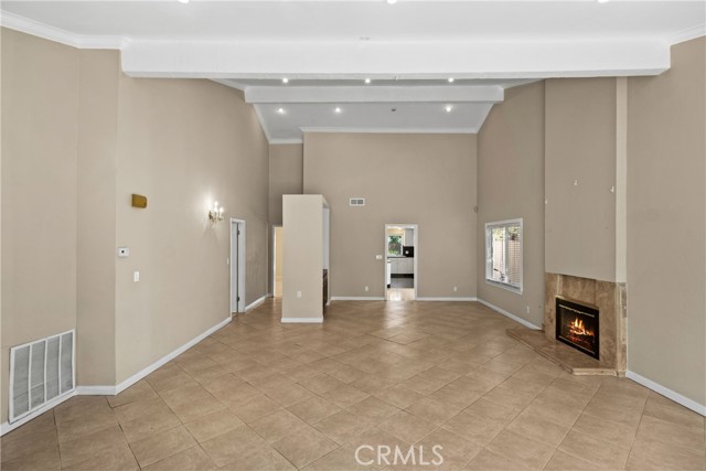 Detail Gallery Image 2 of 25 For 18123 Delano St, Tarzana,  CA 91335 - 3 Beds | 2 Baths