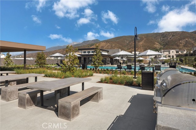 Detail Gallery Image 8 of 12 For 15868 Blue Copper Way, Fontana,  CA 92336 - 3 Beds | 2/1 Baths