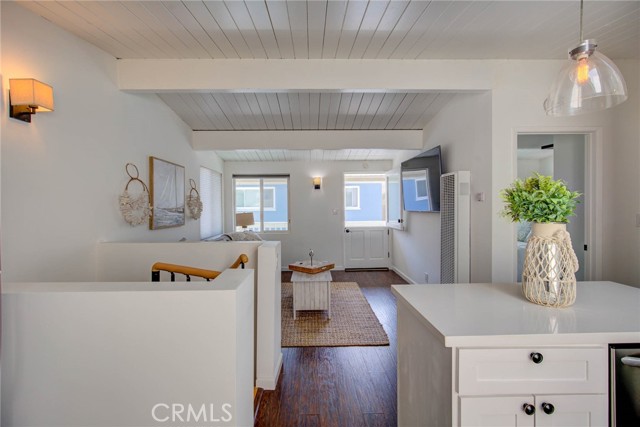 Detail Gallery Image 12 of 26 For 217 35th Pl #B,  Manhattan Beach,  CA 90266 - 2 Beds | 1 Baths