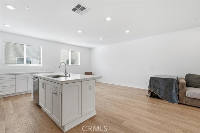 Detail Gallery Image 5 of 39 For 2750 W 182nd #129,  Torrance,  CA 90504 - 3 Beds | 3 Baths