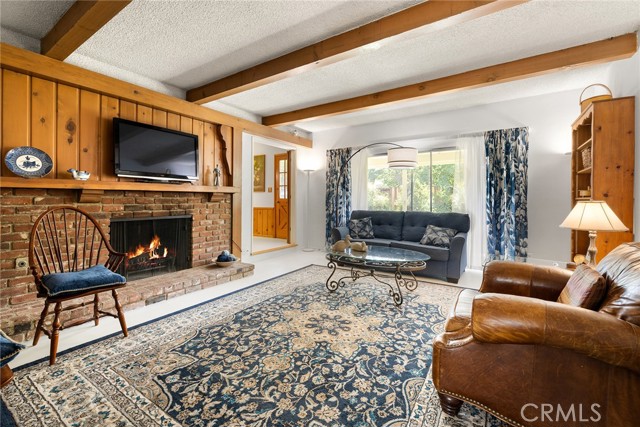 23856 Aetna Street, Woodland Hills CA: https://media.crmls.org/medias/b3355a69-600f-4375-8259-96d348eeeb28.jpg