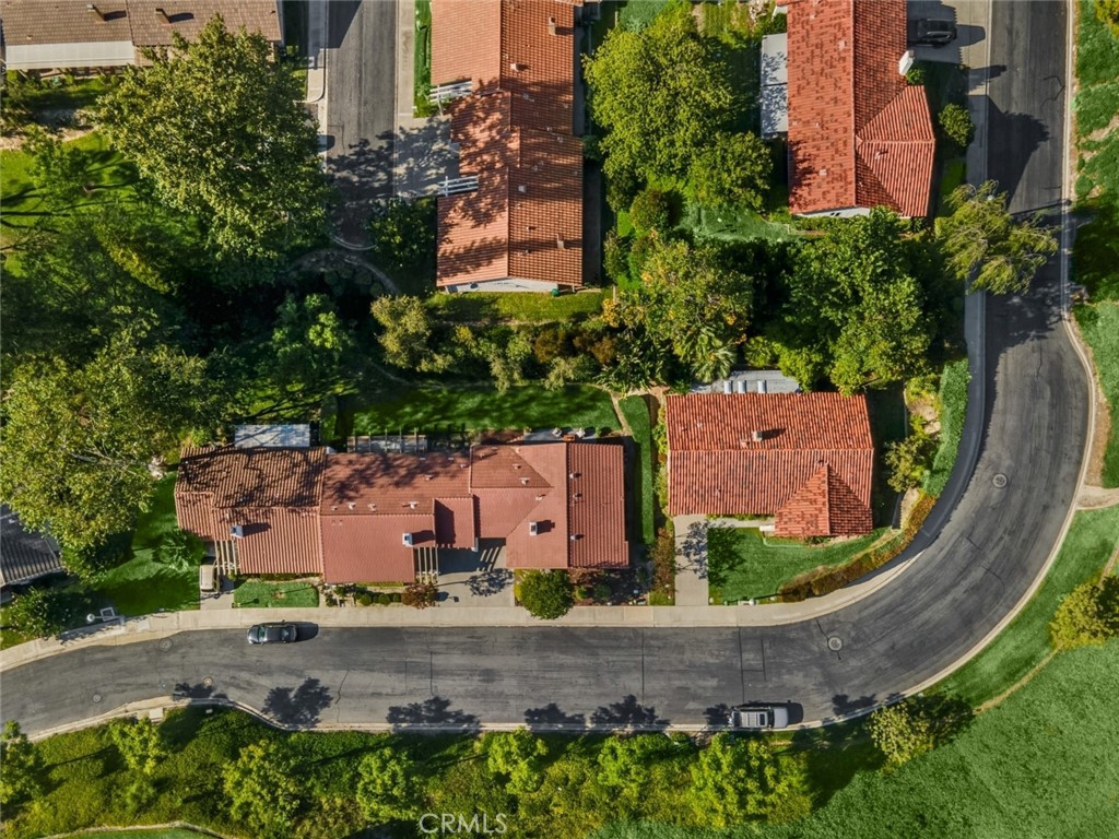 https://media.crmls.org/medias/b335c94a-70e4-4b46-816a-585d80bbaf68.jpg?preset=X-Large