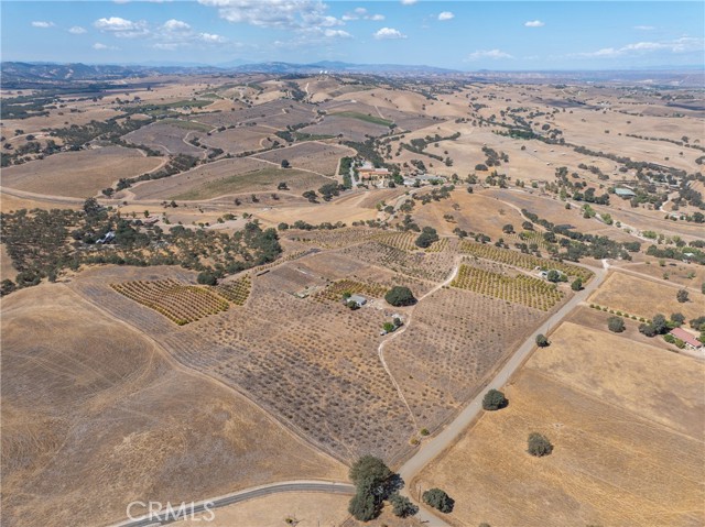 27 Wellsona Road, Paso Robles CA: https://media.crmls.org/medias/b335ebcb-1ee9-4ea5-bdb5-d4a1ea2efe11.jpg