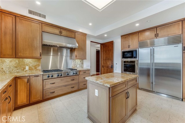 345 E Colorado Boulevard, Pasadena CA: https://media.crmls.org/medias/b336f8fa-ff7e-48f8-b72e-76a9fe5dd5ef.jpg